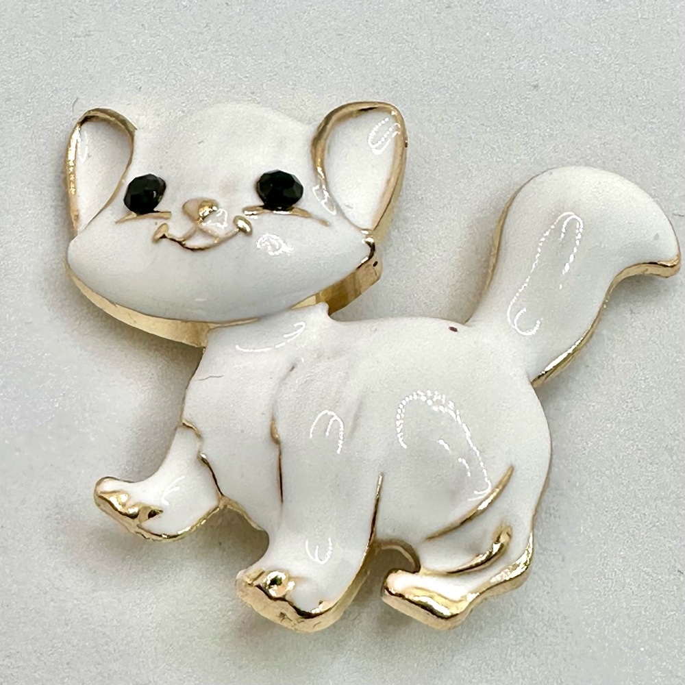 NWOT - Adorable White and Gold Enamel Cat Brooch